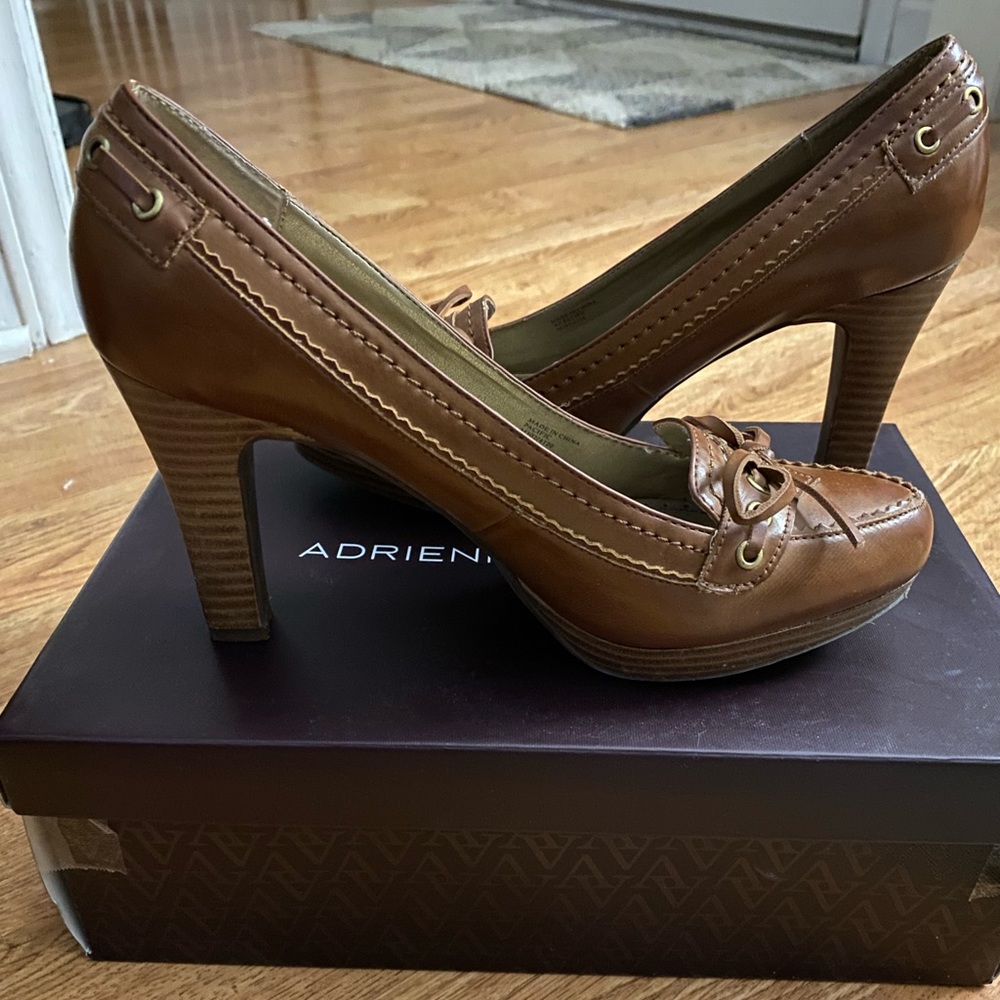 Adrienne Vittadini Pacific Heels 7.5